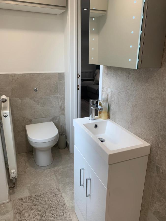 One Bedroom Apartment, Driveway, Bracknell Centre Экстерьер фото