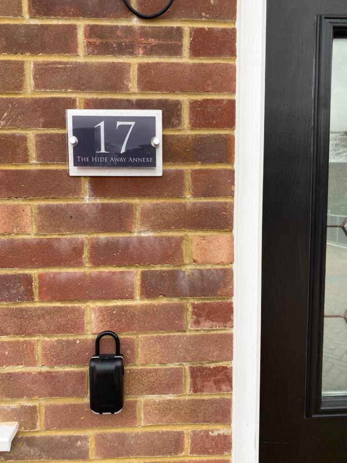 One Bedroom Apartment, Driveway, Bracknell Centre Экстерьер фото