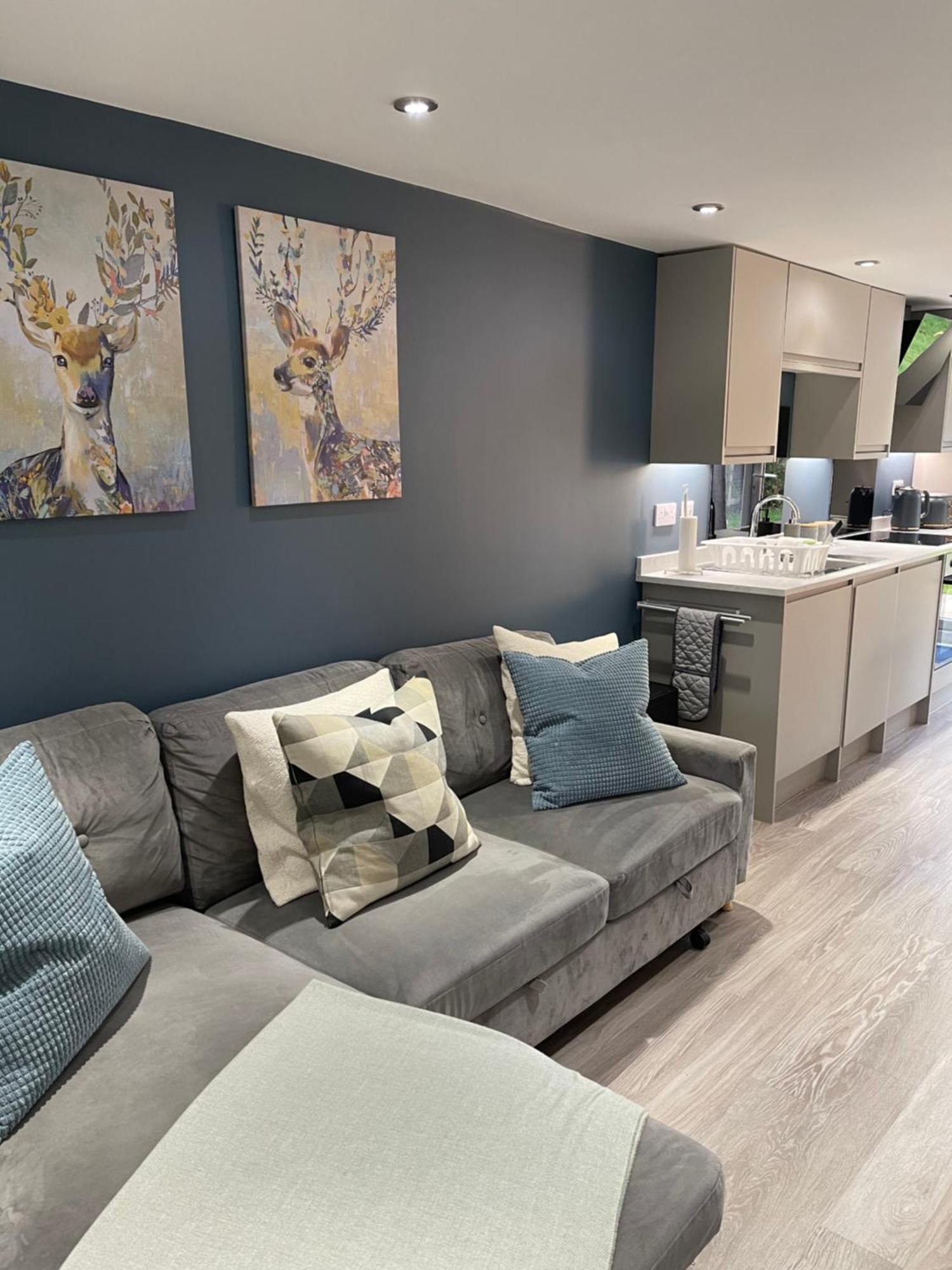 One Bedroom Apartment, Driveway, Bracknell Centre Экстерьер фото