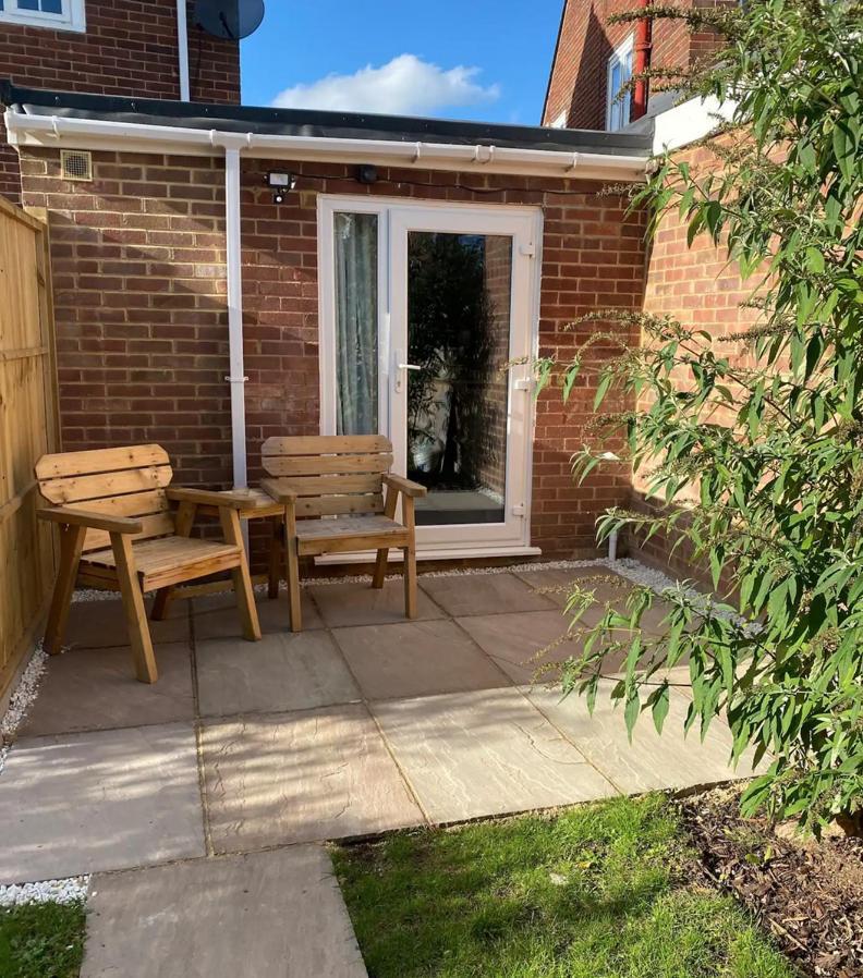 One Bedroom Apartment, Driveway, Bracknell Centre Экстерьер фото